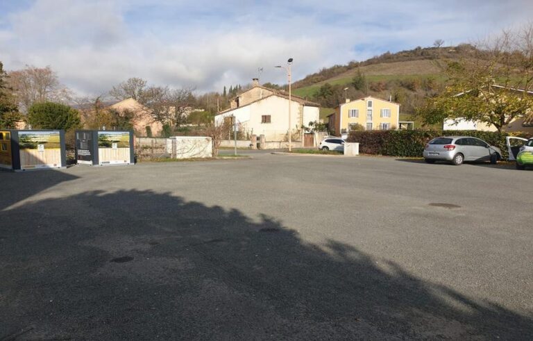 Aire de Stationnement et Borne de Services de Lombers_Lombers