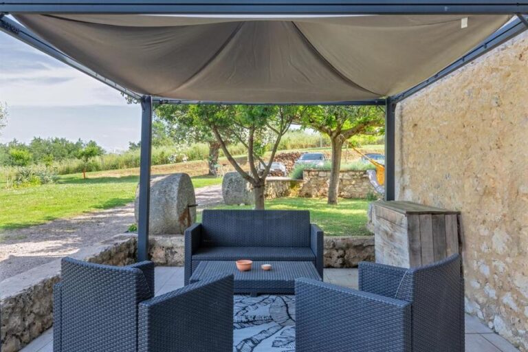 Domaine des Clauses - Clos des Oliviers - Fauch - Gîtes de France - terrasse