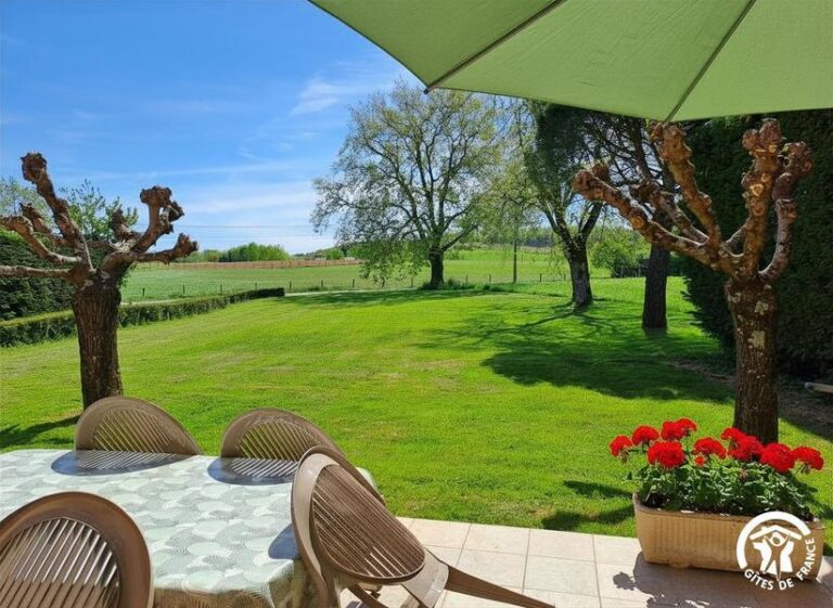 La Teulière - Lombers - Gîtes de France Sud - terrasse et jardin