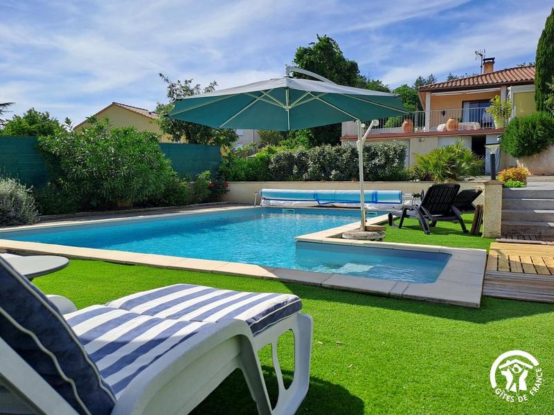 La Charmante - Réalmont - Gîtes de France Sud - vue piscine et maison